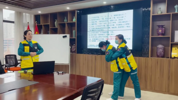致敬白衣天使 | 郑州西区中医院急诊科护理团队的故事